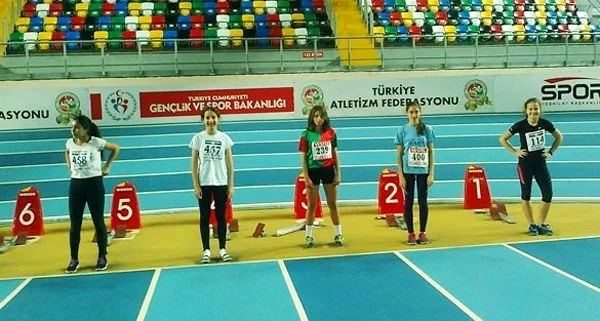 Beykoz’un atletizm dalındaki medarı iftiharı Paşabahçe Ortaokulu yeni bir başarıya