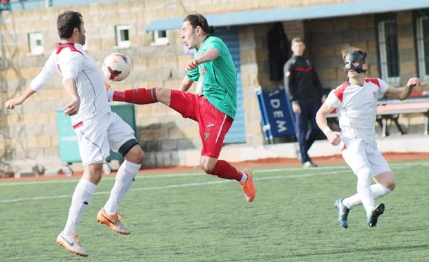 Süper Amatör Lig Klasman Grubunda ilk iki sırayı paylaşan Bayrampaşa