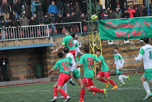 Selimiye Stadındaki müsabakaya Paşabahçespor taraftarlarının ilgisi büyüktü.