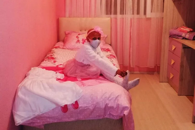 Beykoz’un Melekleri isimli hayırsever grup, 7 yaşındaki kanser hastası Fadime