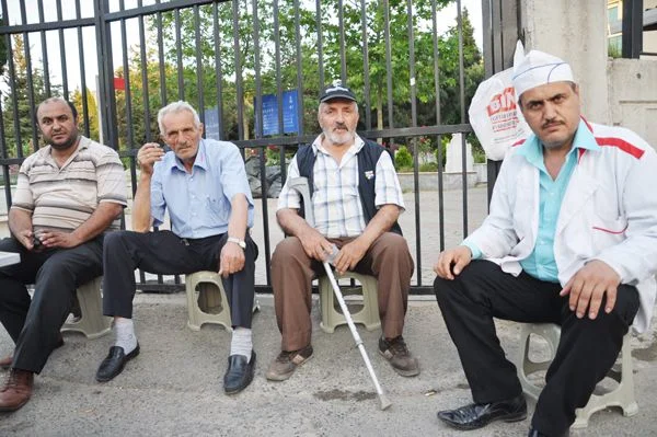 Beykoz'un Ünlü Köçeği Mehmet Şahin, Kavacık Mezarlığın önünde pilavcılık yapıyor.