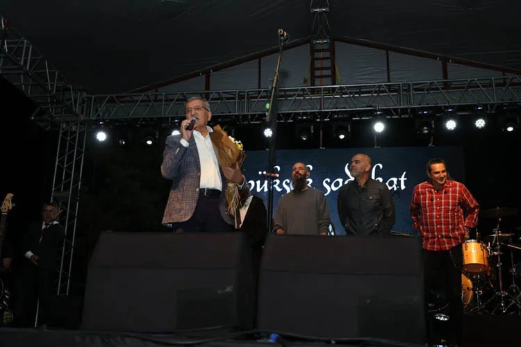 Beykoz'da festival... İlber Ortaylı ve Yüksek Sadakat 7 po 89t8eZujOu