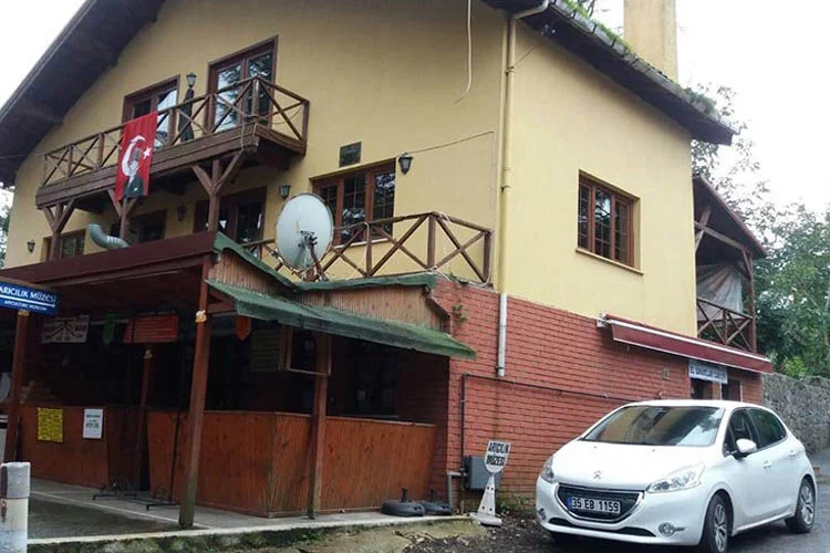 Beykoz'un Polonyalı muhtarı Frederik Nowwicki, İstanbul'a bağlı tatil beldesi Polonezköy'ün