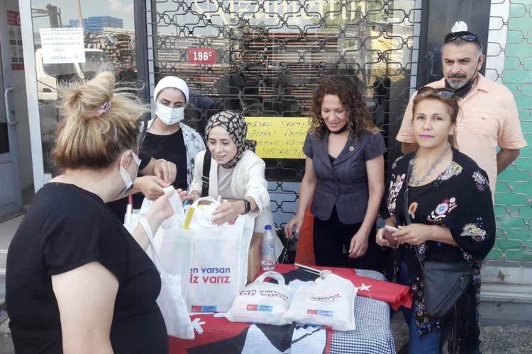 Cumhuriyet Halk Partisi Beykoz İlçe Başkanlığı, ilçede Bir Poşet Tebessüm