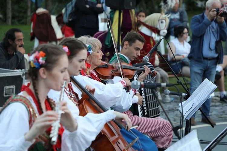 Beykoz'da festival... İlber Ortaylı ve Yüksek Sadakat 1 poydb1 8HMKflsrcl