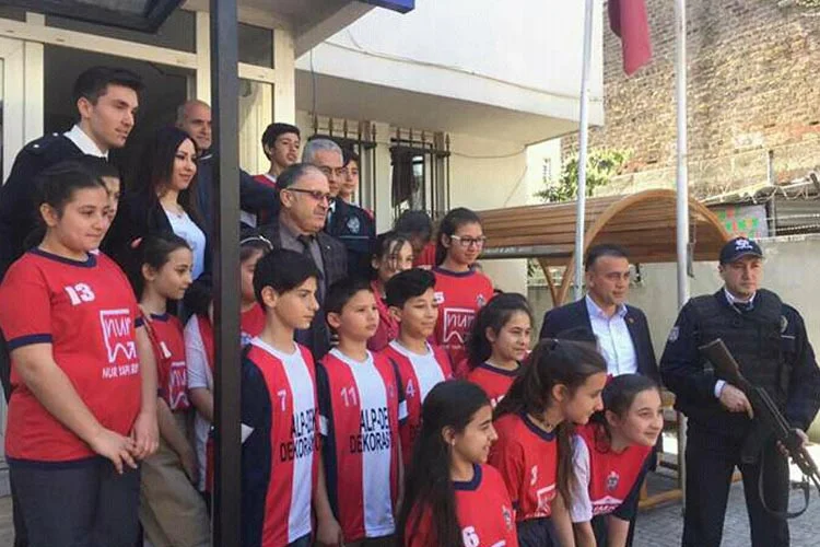 Amatör Lig ekiplerinden Rüzgarlıbahçespor Polis Haftası etkinlikleri kapsamında Kavacık Polis