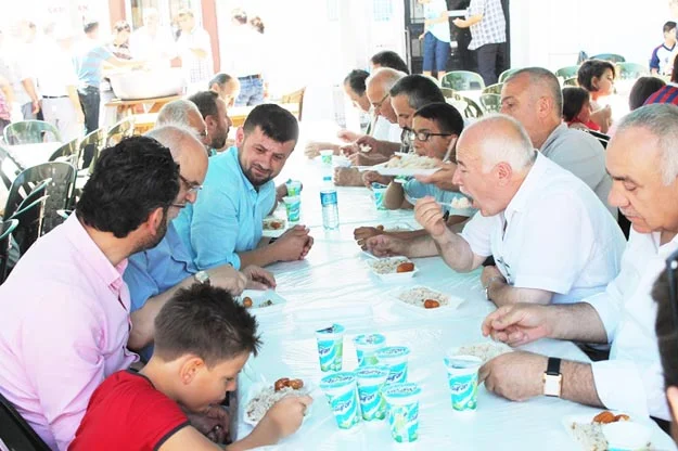 Üç günlük Bayram süresince birçok yerde pilav günleri düzenlendi. Bu