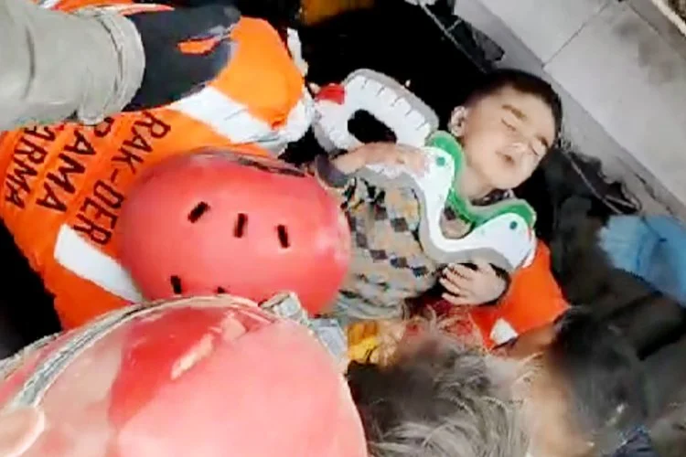 Yaşanan deprem nedeniyle Malatya’da kurtarma çalışmalarına katılan Riva Arama Kurtarma