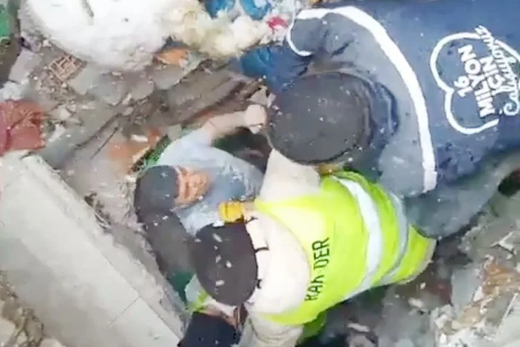 Beykoz ekipleri deprem bölgesinde canını dişine taktı 1