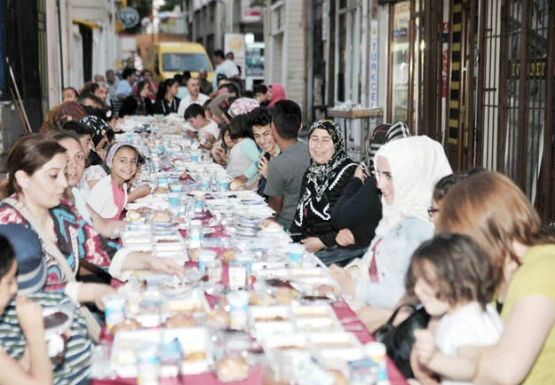 ramazan iftar 2015 meydan db 6 uZ5NDIKVVZ