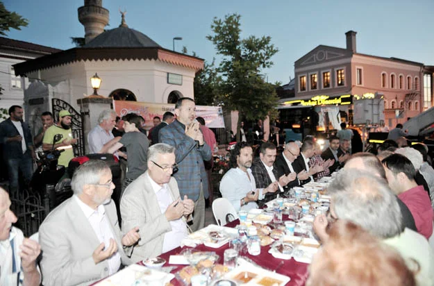 ramazan iftar 2015 meydan db 8 oD2V22UQ R