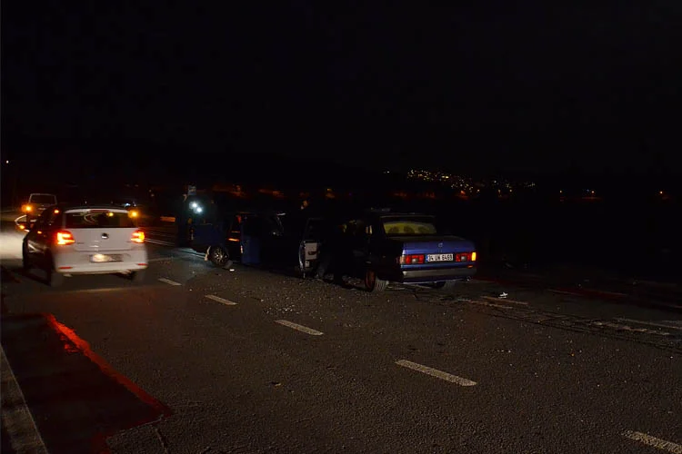 Beykoz'da iki otomobilin karıştığı trafik kazasında 4 kişi hafif yaralandı.