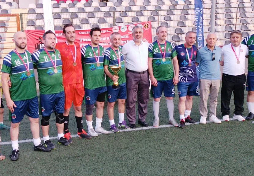 Beykoz’da 4 takımın katılımı ile yapılan 15 Temmuz Masterler-Veteranlar Futbol