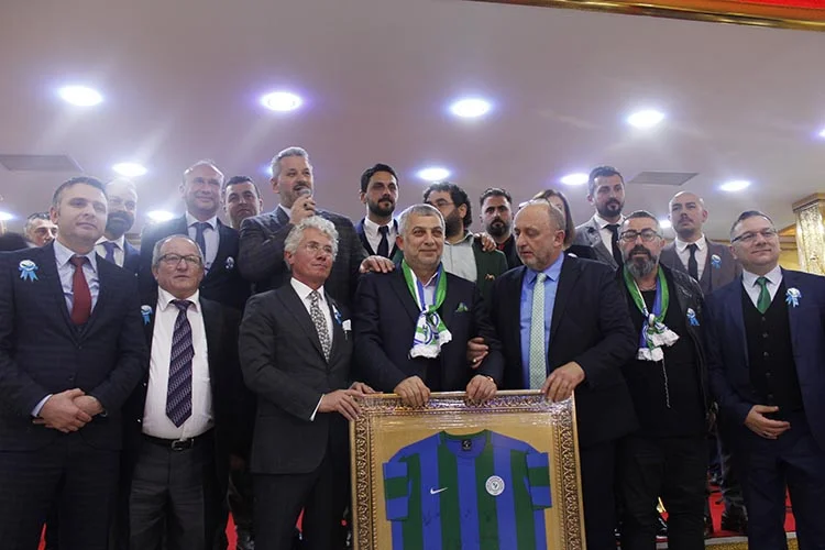 Beykoz Rizeliler Derneği, düzenlediği birlik-beraberlik gecesinde birçok kesimden insanı akşam