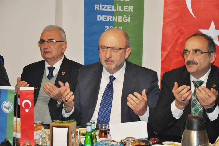 Beykoz Rizeliler Derneği, düzenlediği basın toplantısında ilçe basınının karşısına çıktı.