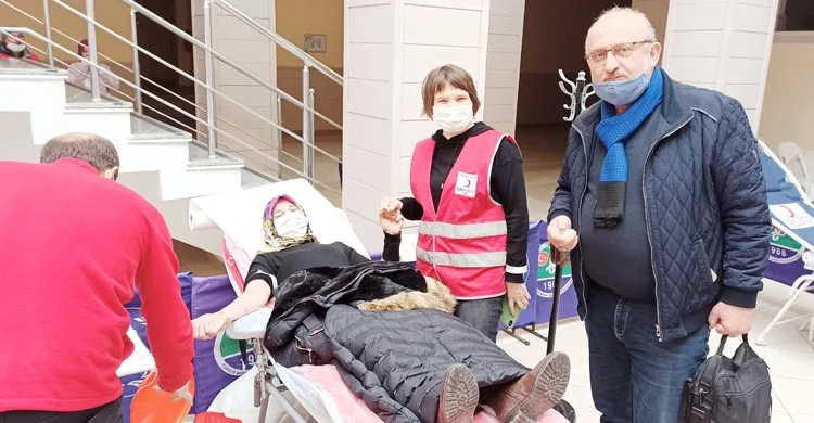 Kızılay ve Marmara Üniversitesi’nin Beykoz’da düzenlediği kan bağışı kampanyasına Beykoz