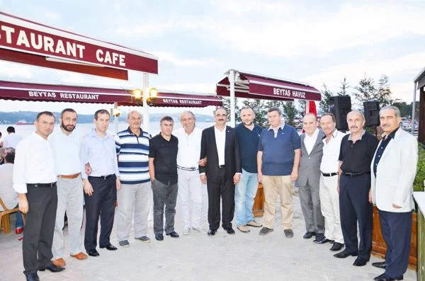 Beykoz Rizeliler Derneği Yönetimi Mısır’daki askeri darbeyi ve sonrasında yaşanan