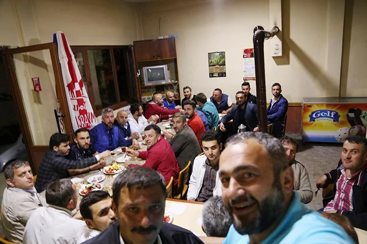 Beykoz Çavuşbaşı’nda faaliyet gösteren Rize Kalkandere Yumurta Tepeköyü Derneği gençleri,