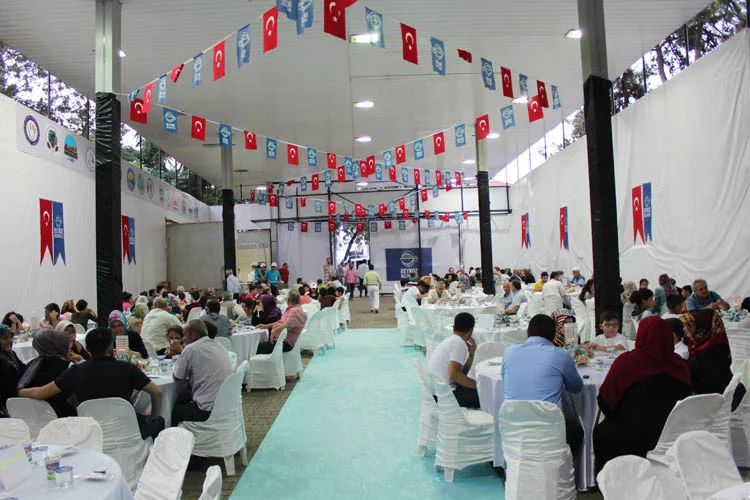 Beykoz Belediyesi'nin destekleriyle yöre derneklerinin Gönül Sofraları kurulmaya devam ediyor.