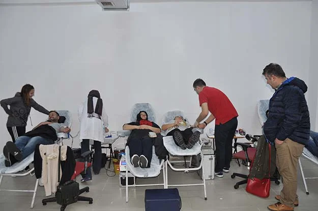 Beykoz Rüzgarlıbahçe’de mahalle halkı, Muhtar Sedat Altun'un çağrısı üzerine 'ilik'