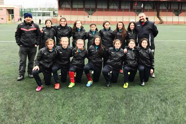 Beykoz’da bayan futbol liglerinde değişik kategorilerde mücadeleye çıkan bir ekip