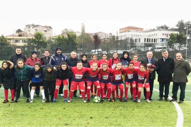 Rüzgarlıbahçe Spor Kulübü Kadın Futbol Takımı'ndan tarihe not düşülecek bir