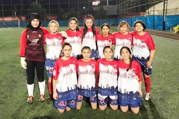 Beykoz'u Bayanlar Futbol Liglerinde temsil eden Rüzgarlıbahçe, A Takım düzeyinde