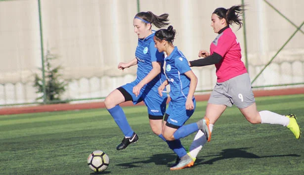 TFF Kadınlar Futbol 3.Ligi 2.Grubunda mücadele eden Rüzgarlıbahçespor ile lider