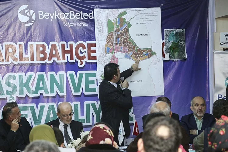 Beykoz Belediye Başkanı Çelikbilek'in çıkarma yaptığı Rüzgarlıbahçe'de, muhtar Sedat Altun,