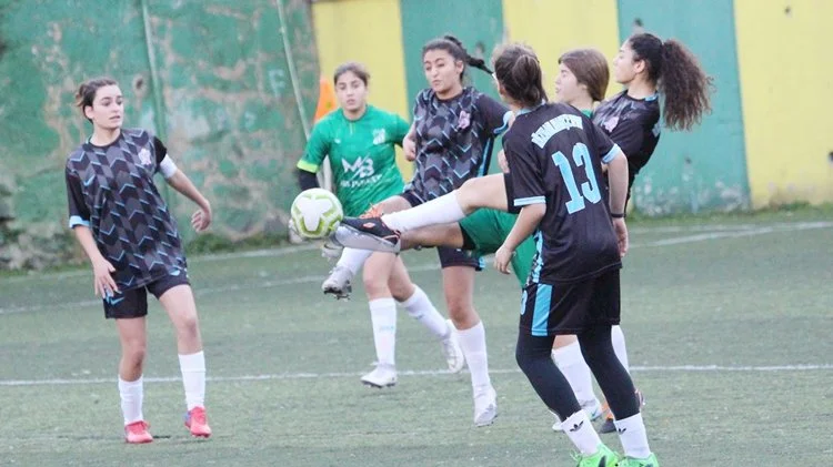 Şişli Belediye Başkanlığının düzenlediği Cumhuriyet Kupası U15 Kızlar Futbol Turnuvasında