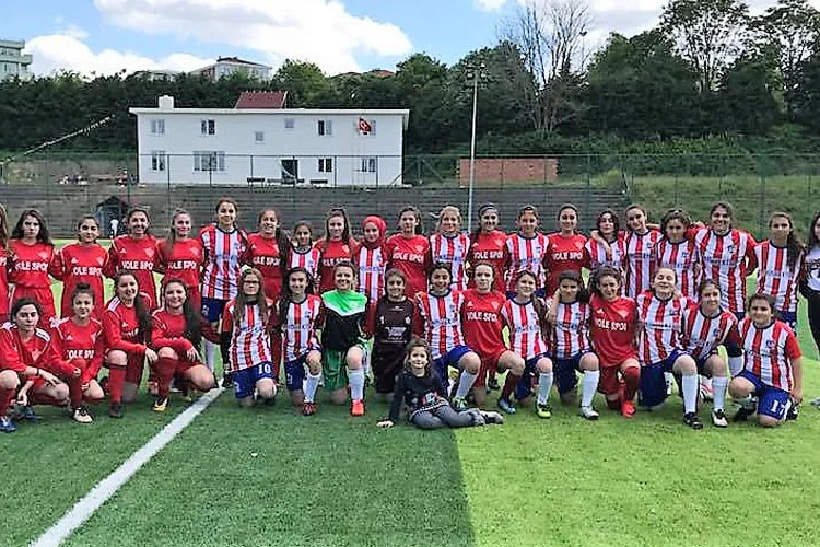 Beykoz Bayan Futbol dalında resmi müsabakalara katılım sağlayarak temsil eden