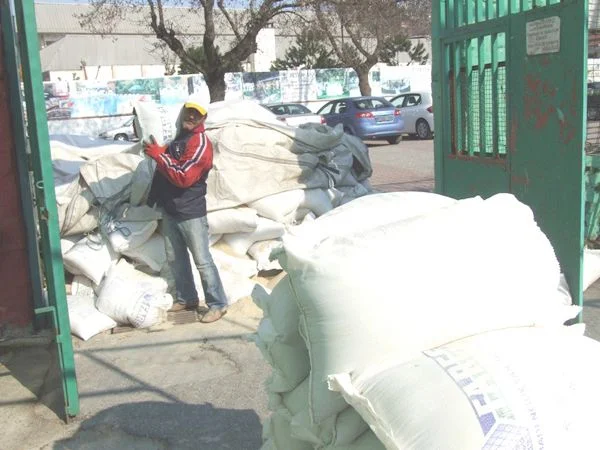 Paşabahçespor yılların çamurlu ve topraklı sahasını mükemmel bir suni çim