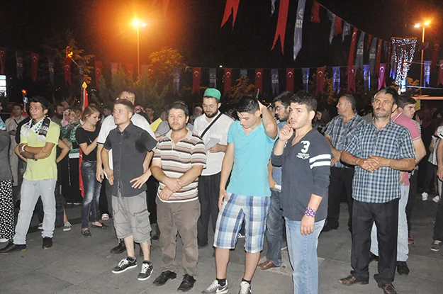 Saadet Partisi Beykoz İlçe Teşkilatı, Gençlik Kolları Beykoz’da yürüyüş düzenleyerek,