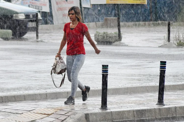 Meteoroloji İşleri Genel Müdürlüğü'nden yapılan uyarıda Beykoz'da bugün yaşanabilecek sağanak