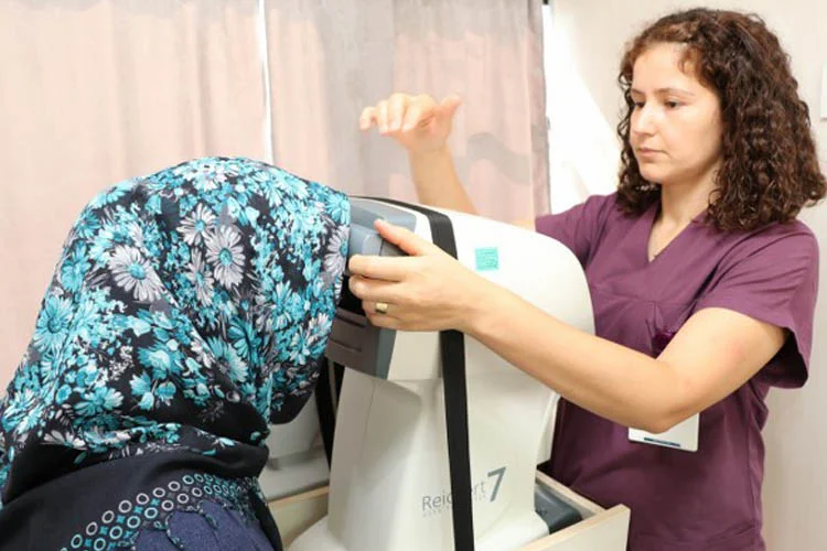 Beykoz Belediyesi’nin koruyucu sağlık hizmetleri kapsamında başlattığı “Gezici Sağlık Otobüsü”