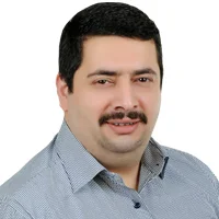 İstanbul Beykoz doğumludur. İncirköy Mahallesinde ikamet etmektedir. İlköğrenimini ve liseyi