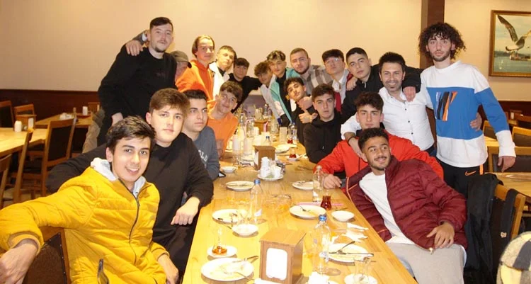 sampiyon kutlama 5 jb7zE9qpQg