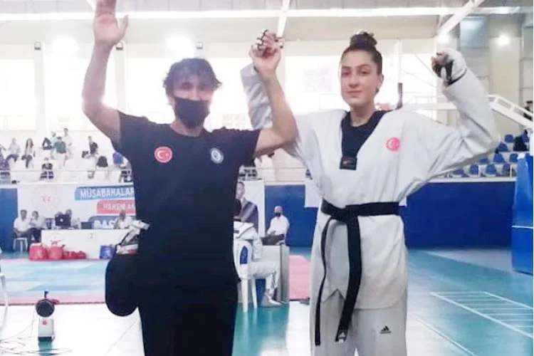 Beykoz Belediyesi Gençlik Spor Kulübü Taekwondo Takımı Sporcularından Büşra Öztürk