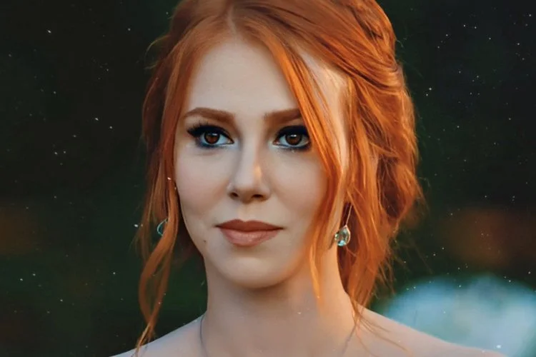 Son döneme damgasını vuran güzel oyuncu Elçin Sangu ve sevgilisi