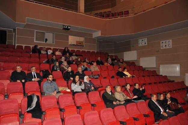 Şeb-i Arus konserinde büyük bir boşluk vardı ve salonda Savni