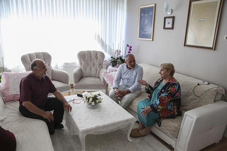 Her Bayram öncesi Beykoz’da şehit ailelerini ziyaret ederek, hatır ve