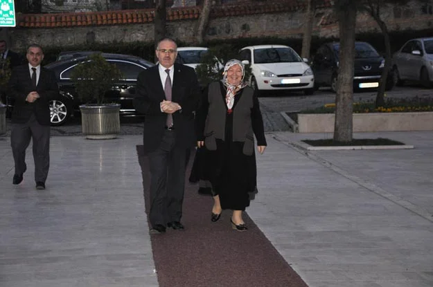 Beykoz Belediyesi tarafından İBB Sosyal Tesisleri'nde düzenlenen programda, şehit aileleri