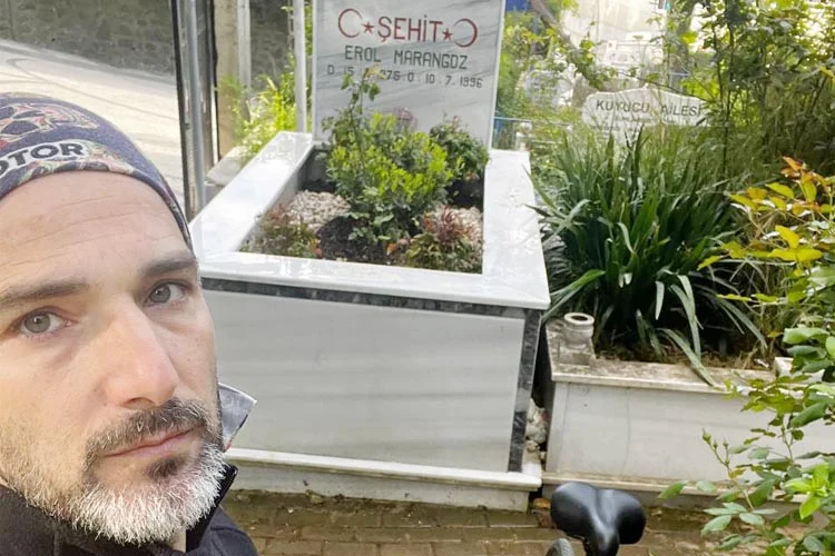 Beykoz Paşabahçe Mezarlığında şehit kabirlerindeki görüntüler vatandaşların sinirlerini bozdu.