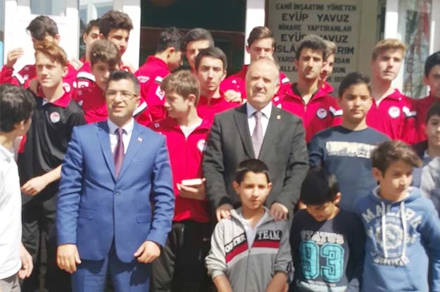 Beykoz'da İlçe protokolünün de yer aldığı programda, gençler Kavacık Yıldırım