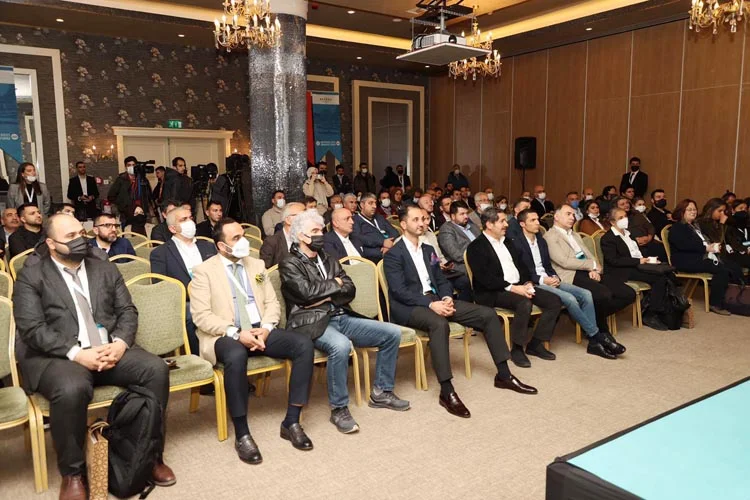 Salgın koşulları dolayısıyla fiziksel ortam yerine çevrim içi yapılan sempozyum