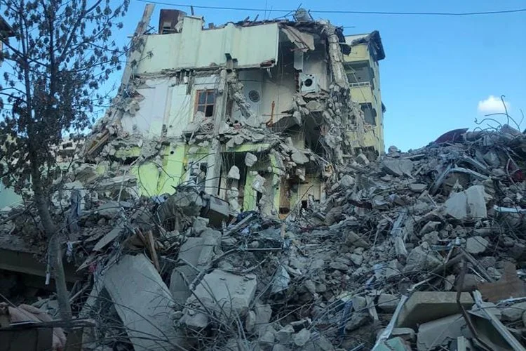 Dost Beykoz Yazarı Şeref Kaçmaz deprem bölgesinden bildirdi 4 seref haber 4 K3wZLkaudV