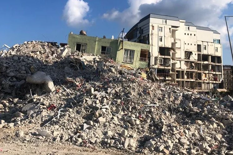 Dost Beykoz Yazarı Şeref Kaçmaz deprem bölgesinden bildirdi 5 seref haber