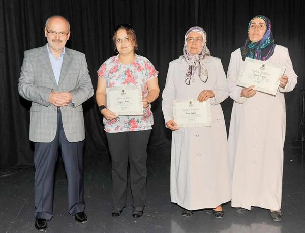 İlçedeki ev hanımlarının bilgisayar öğrenmeleri ve teknolojik imkânlardan faydalanmalarını sağlamak