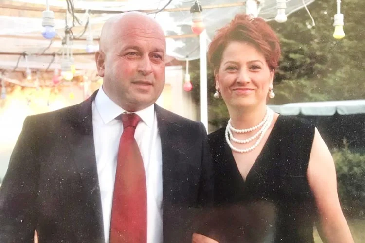 Eşini kaybeden Sevim Lüleburgaz, 22 yıldır işlettiği büfeyi kapatarak, eşinin