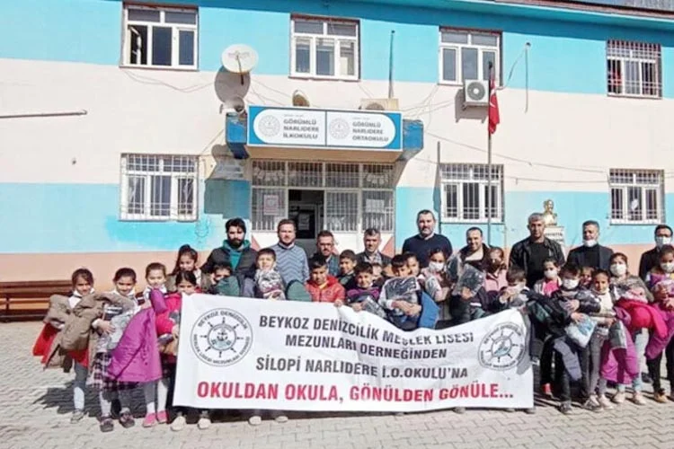 Sert kış koşulları geçiren Silopi’deki Narlıdere İlk ve Ortaokulu’nda okuyan